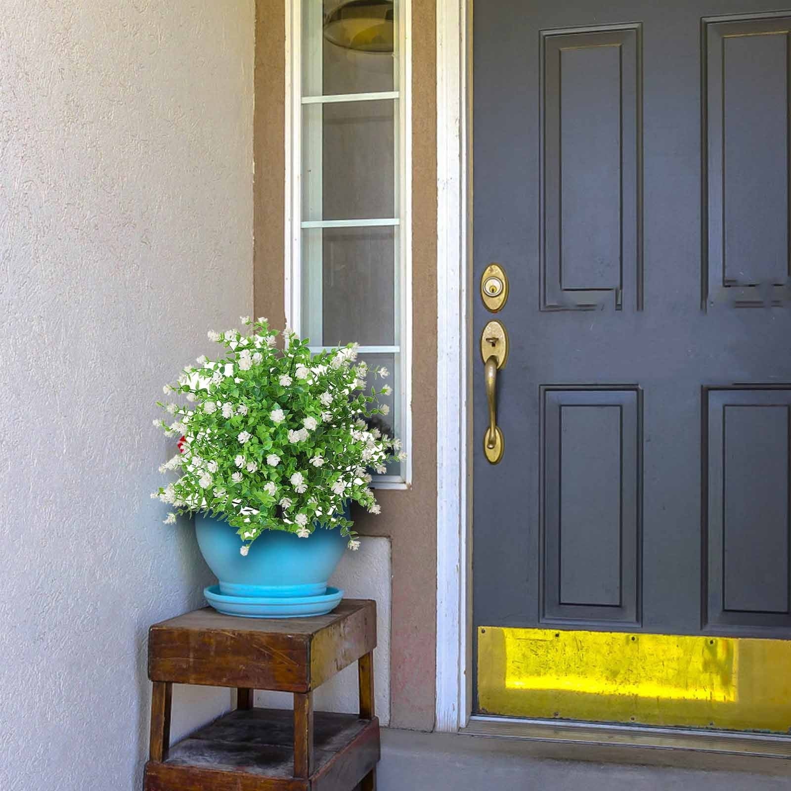 YOTQUSK Set of 2 Artificial Boxwood Topiary Ball with Spikes for Outdoor, UV Resistant Faux Greenery Shrubs, Realistic Fake Bushes Plants for Garden, Yard, Front Porch, Patio Decor